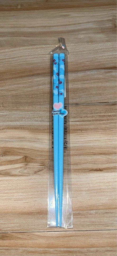Assorted Japanese Style Chopsticks Set Multiple Designs (Category: Dinnerware & Cutlery) located in Guiguinto. Submitted by ambershelb75728 (Listing ID 1467801536, Image 2). Description: 100 PESOS💸💸💸 each set📌📌📌 - Brand new, never used decorative chopsticks collection - Includes 5 unique pairs: polka dot, floral blue, red cat pattern, solid black, and solid green - Standard length, perfect for everyday dining or upgrading your table setting