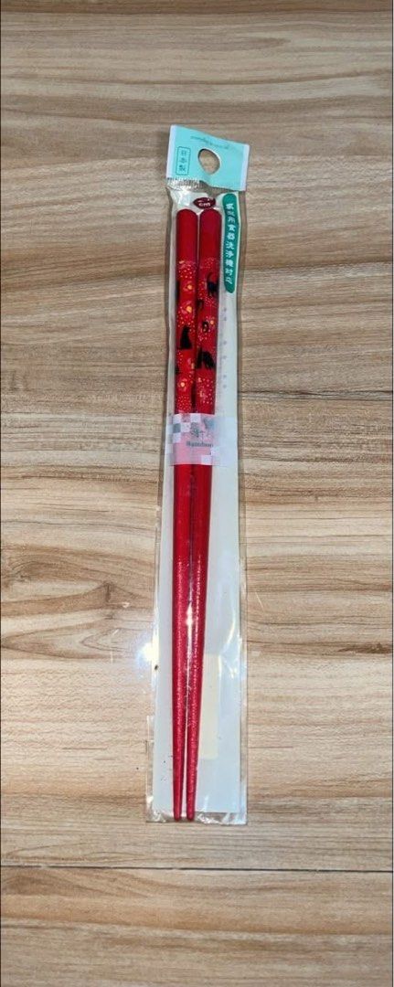 Assorted Japanese Style Chopsticks Set Multiple Designs (Category: Dinnerware & Cutlery) located in Guiguinto. Submitted by ambershelb75728 (Listing ID 1467801536, Image 3). Description: 100 PESOS💸💸💸 each set📌📌📌 - Brand new, never used decorative chopsticks collection - Includes 5 unique pairs: polka dot, floral blue, red cat pattern, solid black, and solid green - Standard length, perfect for everyday dining or upgrading your table setting