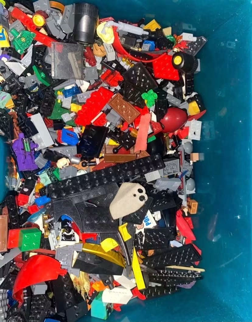 ASSORTED LEGO (Category: Interactive Toys) located in Manila. Submitted by junjohn (Listing ID 1467802219, Image 2). Description: ASSORTED LEGO AUTHENTIC AND BOOTLEG MIXED BRICKS, MINIFIGURE PIECES, TEXHNIC BRICKS AND ETC. SOME BRICKS HAVE PEN MARKINGS OTHERWISE GOOD Official Lego parts Lego Hulkbuster Infinity War Lego City Police Station Island Escape Antmam and the Wasp quantum vehicle 900 FIXED PRICE PASIG LOCATION CAN LALAMOVE OR MEETUP.