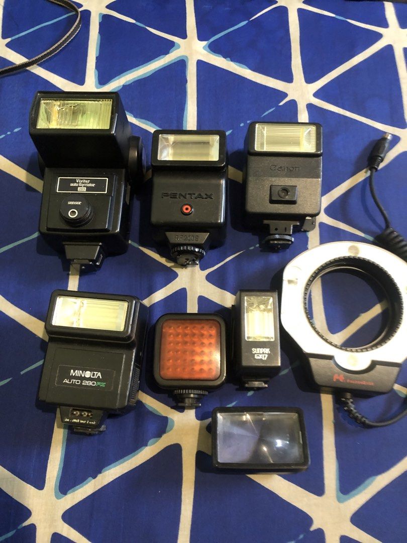 Assorted vintage camera flashes untested defectives (Category: Flashes) located in Quezon City. Submitted by markgolveo (Listing ID 1467659769, Image 1). Description: Assorted vintage camera flashes untested defectives Defectives for parts out repairs Display or collections.