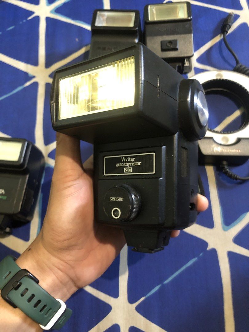 Assorted vintage camera flashes untested defectives (Category: Flashes) located in Quezon City. Submitted by markgolveo (Listing ID 1467659769, Image 3). Description: Assorted vintage camera flashes untested defectives Defectives for parts out repairs Display or collections.