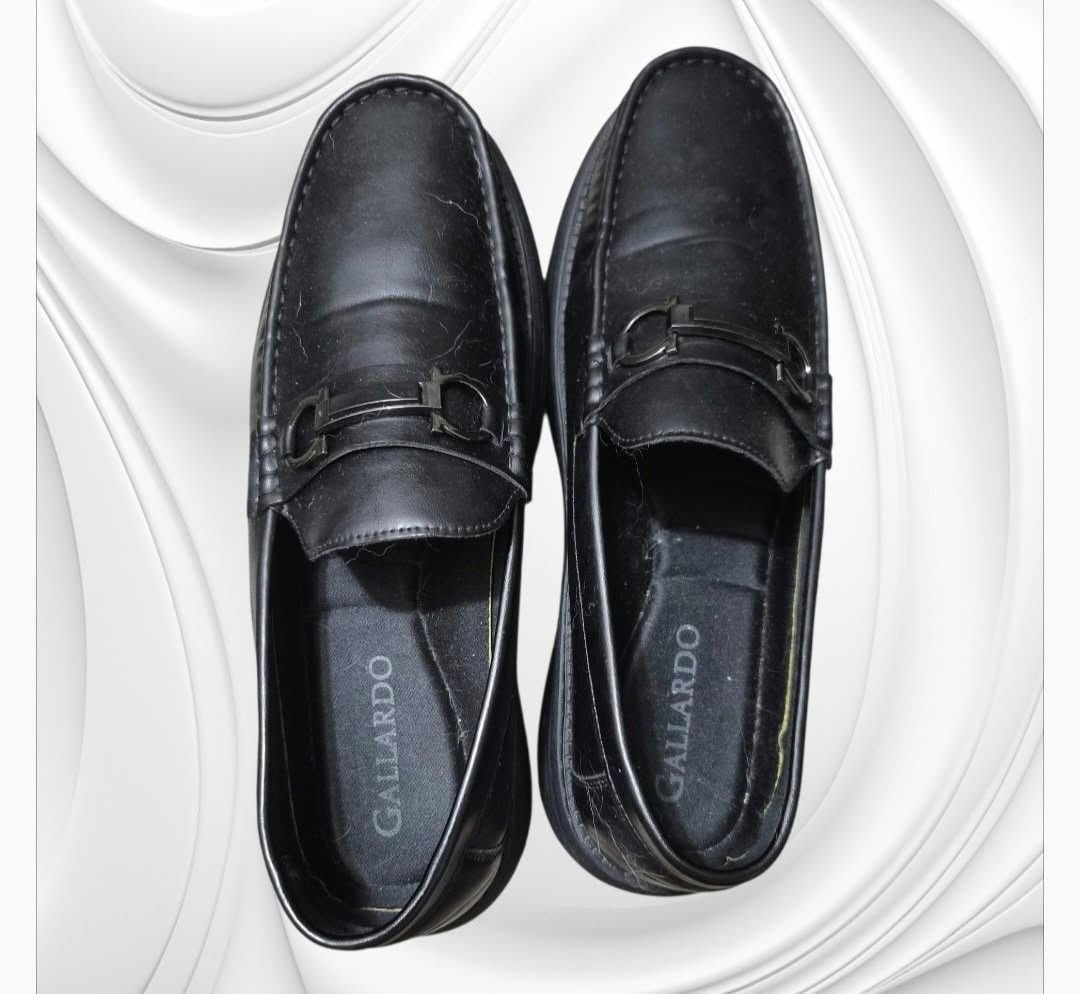 Aston Gallardo leather loafers (Category: Casual Shoes) located in Paranaque City. Submitted by calm_youngstore7 (Listing ID 1467700032, Image 3). Description: Gallardo black leather loafers featuring a classic moc-toe design, slip-on styling, and metallic bit buckle hardware across the vamp. Aston Size 11.
