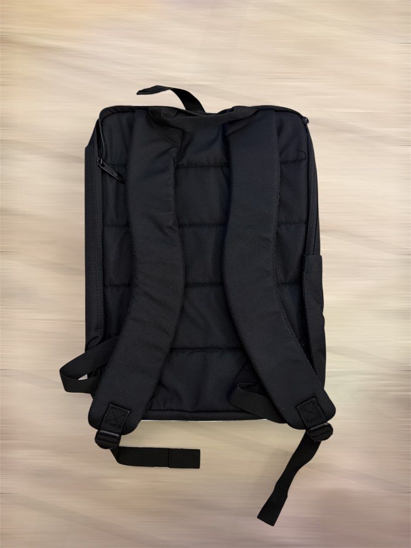 ASUS computer backpack （分類：手提電腦袋）位於 Hong Kong。 由 soho33 提交（商品編號 1467741108，圖片 2）。簡介： 40x28x17cm 。