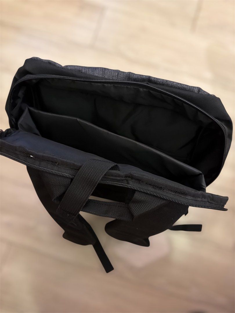 ASUS computer backpack （分類：手提電腦袋）位於 Hong Kong。 由 soho33 提交（商品編號 1467741108，圖片 3）。簡介： 40x28x17cm 。