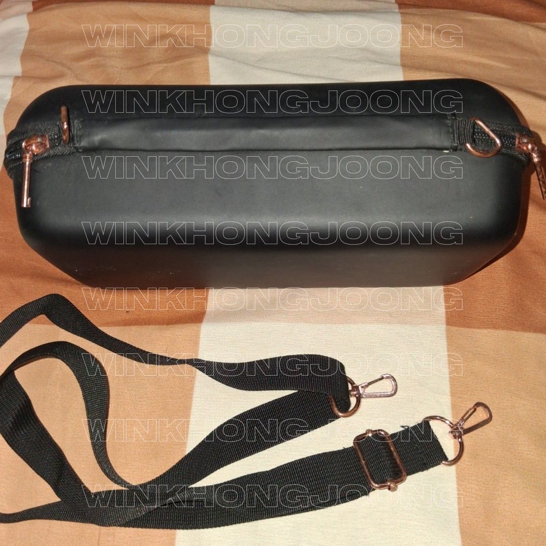 ATEEZ Lightstick Ver. 2 + Lightstick Case (Category: Music Accessories) located in Iloilo. Submitted by winkhongjoong (Listing ID 1467650618, Image 2). Description: ATEEZ Lightstick version 2 + lightstick case - 2400 for both (prio selling as a set) - 1900 if getting lightstick only - has minor flaws ❌ no batteries & lightstick pc rfs: decluttering/upgrading to ver 3 mop: Gcash mod: J&T.