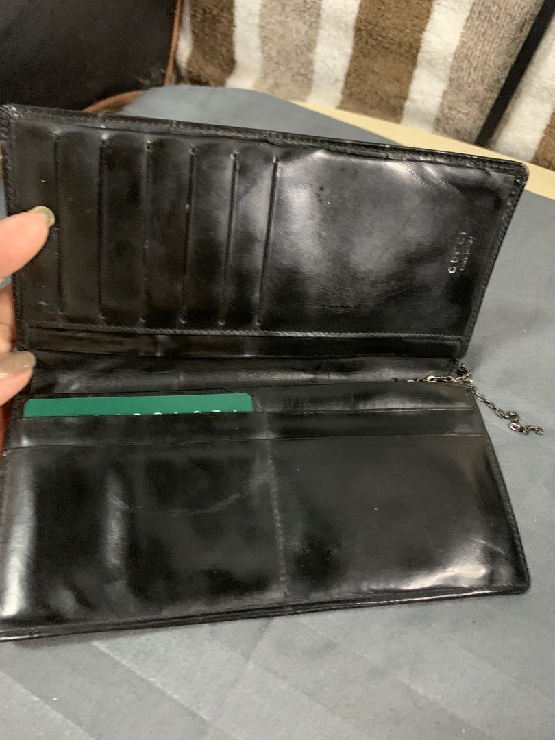 Auth vintage gucci leather wallet (Category: Luxury Bags & Wallets) located in Cabanatuan. Submitted by mjluxxejapan (Listing ID 1467622605, Image 2). Description: Fixed price .signs of aged.goods p ganitin s di maselan.genuine leather antibay.may minor issues all pics posted .pls check all Details posted.7”x4” meas .