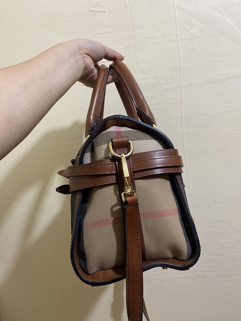 Authentic Burberry (Category: Luxury Bags & Wallets) located in Paranaque City. Submitted by potatoeeee (Listing ID 1467638958, Image 3). Description: 🎀BURBERRY🎀 ✨Brown Leather Bridle House Check Canvas Chester Bowling Bag Pm me for more details..
