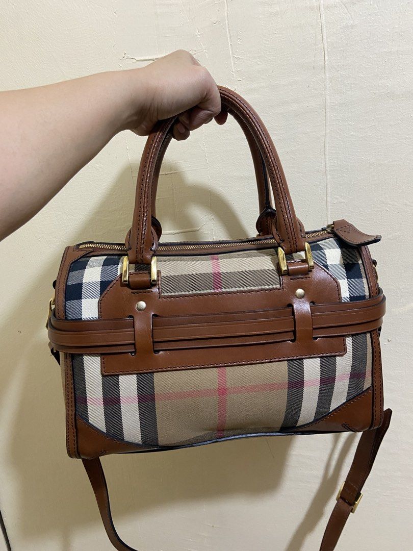 Authentic Burberry (Category: Luxury Bags & Wallets) located in Paranaque City. Submitted by potatoeeee (Listing ID 1467638958, Image 2). Description: 🎀BURBERRY🎀 ✨Brown Leather Bridle House Check Canvas Chester Bowling Bag Pm me for more details..