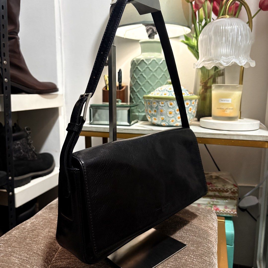 Authentic Comme Ca Du Mode Sacs Black Genuine Leather Shoulder Bag (Category: Shoulder Bags) located in Binangonan. Submitted by makoleksyon (Listing ID 1467626104, Image 2). Description: Excellent condition Like new No flaws Size: H-5.5 x W-11 x D-2.5 inches super ganda nito Money back po pag pangit hehe Bought in Japan 💯% Authentic Money back guarantee.