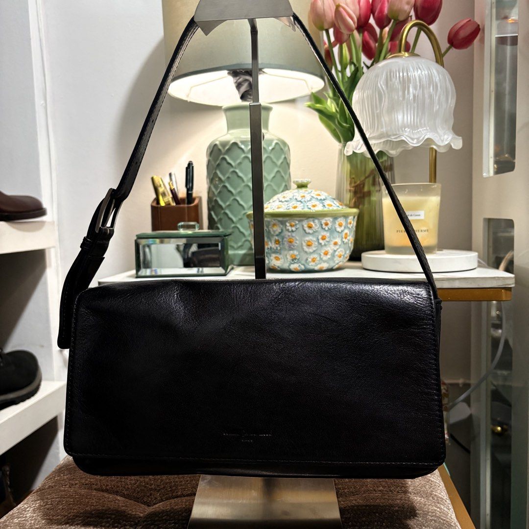 Authentic Comme Ca Du Mode Sacs Black Genuine Leather Shoulder Bag (Category: Shoulder Bags) located in Binangonan. Submitted by makoleksyon (Listing ID 1467626104, Image 1). Description: Excellent condition Like new No flaws Size: H-5.5 x W-11 x D-2.5 inches super ganda nito Money back po pag pangit hehe Bought in Japan 💯% Authentic Money back guarantee.