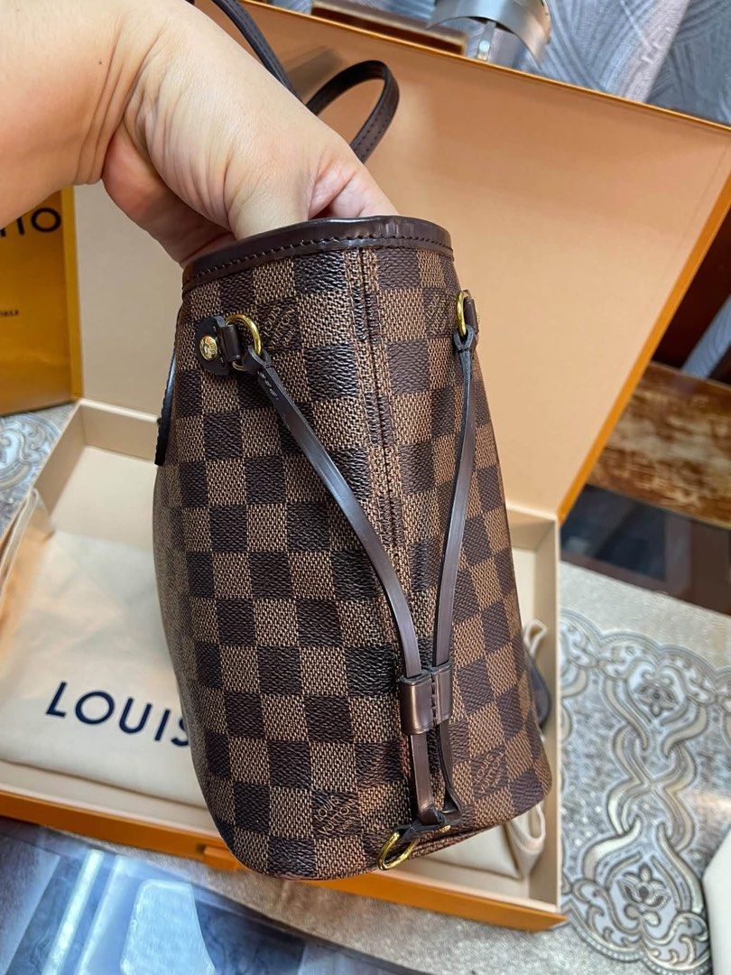 Authentic Louis Vuotton (Category: Luxury Bags & Wallets) located in Manila. Submitted by chloe_luxuries (Listing ID 1467766629, Image 3). Description: Guaranteed Original Louis Vuitton Neverfull pm with pouch Still in very good condition Comes with complete inclusion Pm for more details .