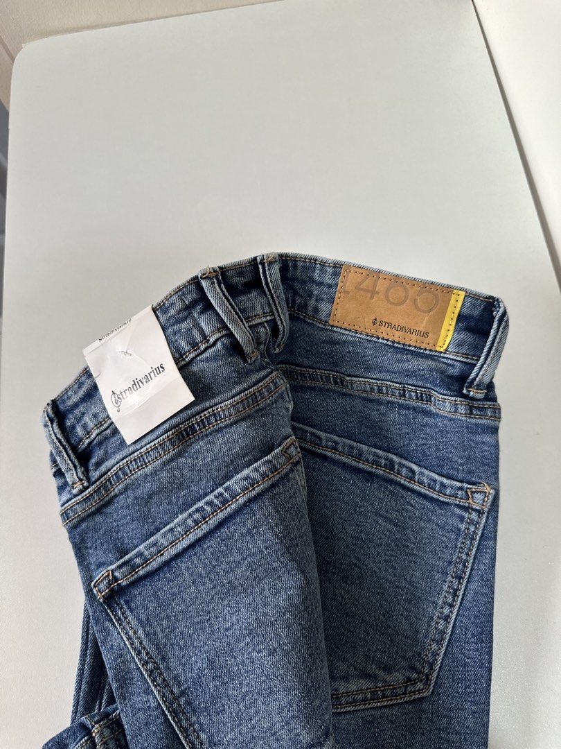 Authentic Stradivarius Slim Fit Jeans (Category: Jeans) located in Manila. Submitted by slayannajayne (Listing ID 1467735514, Image 3). Description: Stradivarius Slim Fit Mom Jeans ❀ Highwaist ❀ Slim Fit ❀ Authentic ❀ Hard Denim Available size: ❀ Size 26 & 28 ❀ Length 38-39" 🖇️Get ur usual hw size 🏷️₱450.00 🚚Lalamove/ direct J&T Express 🧾Gcash or Maribank 📍General Trias, Cavite.