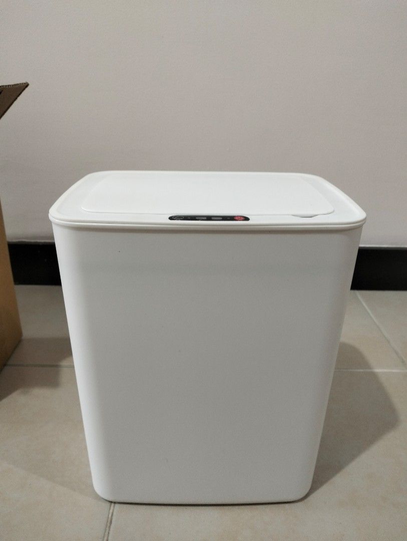Automatic Smart Sensor Trash Can White (Category: Waste Bins & Bags) located in Paranaque City. Submitted by taglinaopr68761 (Listing ID 1467660675, Image 2). Description: Ideal for: Home or office use. Barrel body size: 25*18*30cm Features: Induction open cover, automatic close cover Material: PP+motor+PCB Board components, etc Condition: Brand new, clean, wrapped in protective plastic inside original box Original price : 1000+ Charging cable in