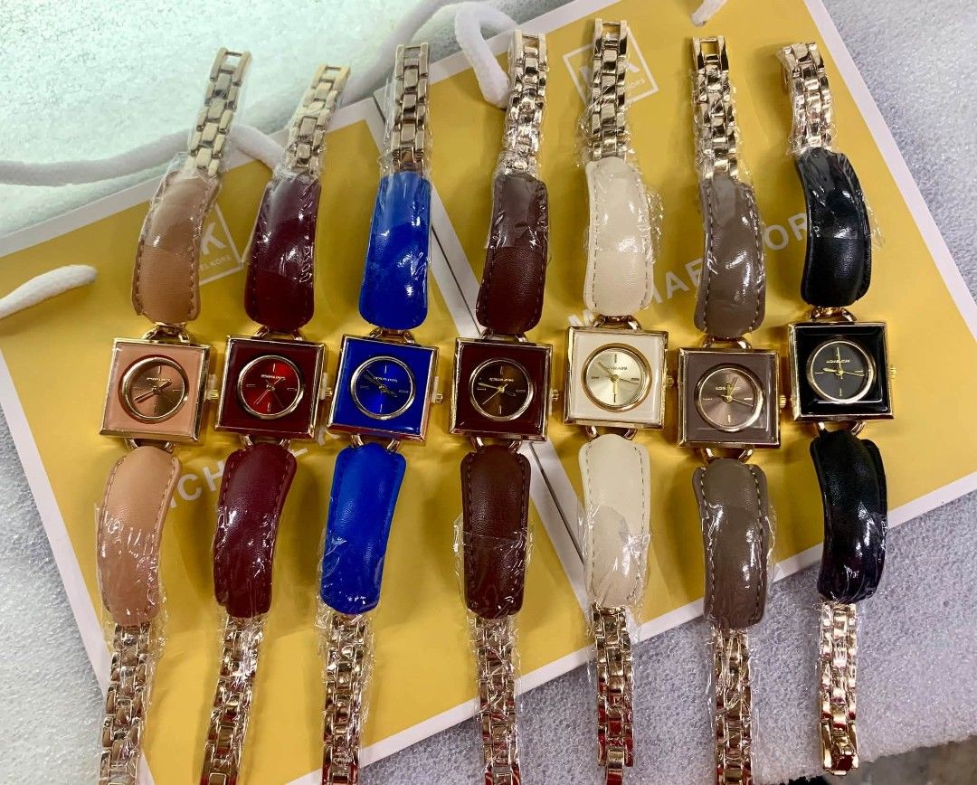 Available‼️‼️‼️ with box (Category: Women's Watches) located in Manila. Submitted by chellesshop (Listing ID 1467652527, Image 2). Description: .