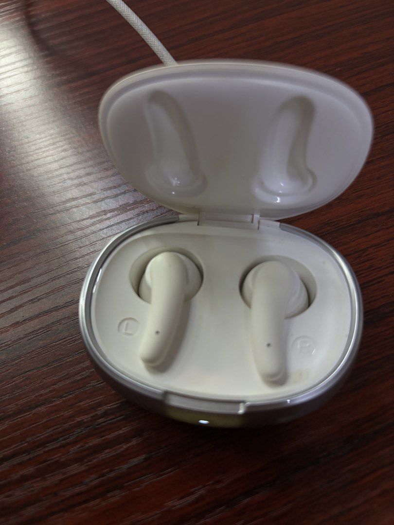 Awei T75 WirelessEarbuds (Category: Earphones) located in Manila. Submitted by prlovedstff (Listing ID 1467816339, Image 3). Description: Fully working Selling my Awei T75 wireless earbudswith charging case. * Fully functional * Both earbuds working * Charging case included * Pre-loved condition with minorsigns of use * Slightly negotiable RFS: No longer using. PM for inquiries! 😊.
