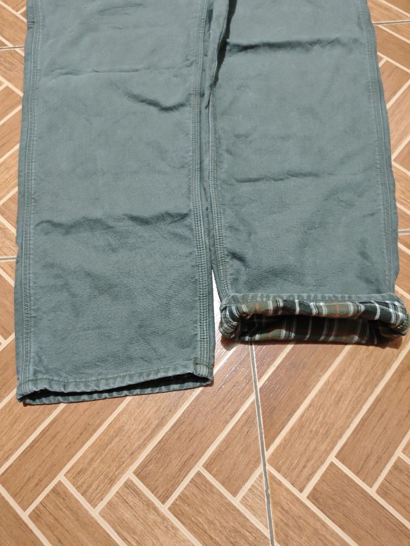 B111-MOS (42 x 32 on Tag)🔥 (Category: Activewear) located in Batan. Submitted by weyahsthrift. (Listing ID 1467709305, Image 2). Description: Issue‼️ Minimal stains,fading and scratches 40 x 45 x 9.5 Dimensions.