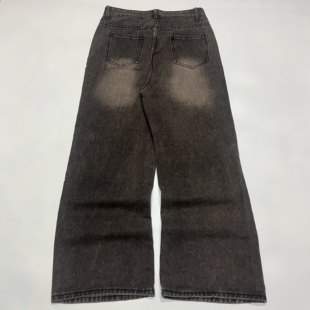 Baggy wash pants (Category: Announcements) located in Quezon City. Submitted by thriftrage (Listing ID 1467785077, Image 2). Description: Waist’ 31 Length’ 40:5 Leg opening’ 11 No issue Good condition .