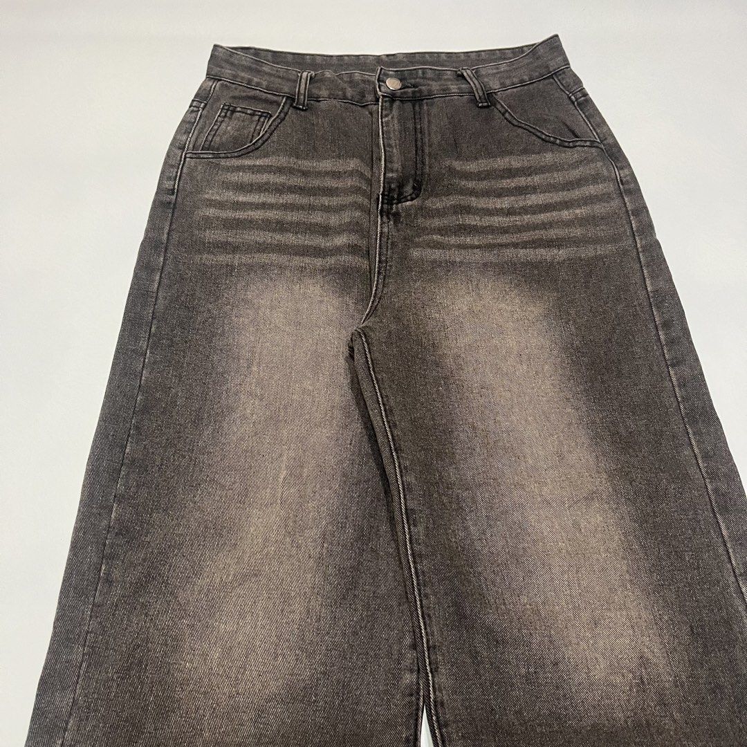 Baggy wash pants (Category: Announcements) located in Quezon City. Submitted by thriftrage (Listing ID 1467785077, Image 3). Description: Waist’ 31 Length’ 40:5 Leg opening’ 11 No issue Good condition .