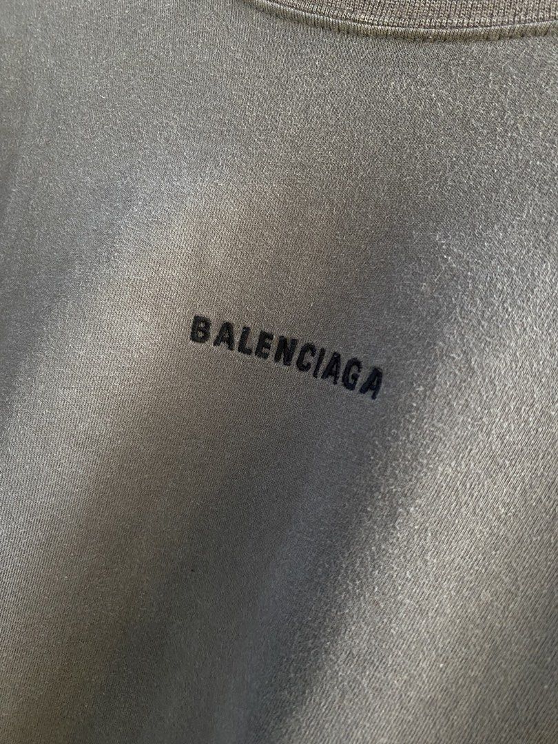 Balenciaga (Category: Luxury Apparel) located in Cebu City. Submitted by rustyyyyy. (Listing ID 1467651521, Image 3). Description: W 23 L 28 Good condition Color rate: 9/10.