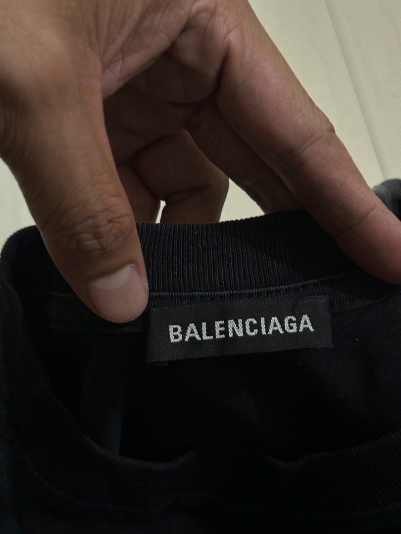 Balenciaga (Category: Activewear) located in Alitagtag. Submitted by bhthrift_30 (Listing ID 1467740885, Image 3). Description: Balenciaga Medium on tag 22/28 1500+sf Dm📩.