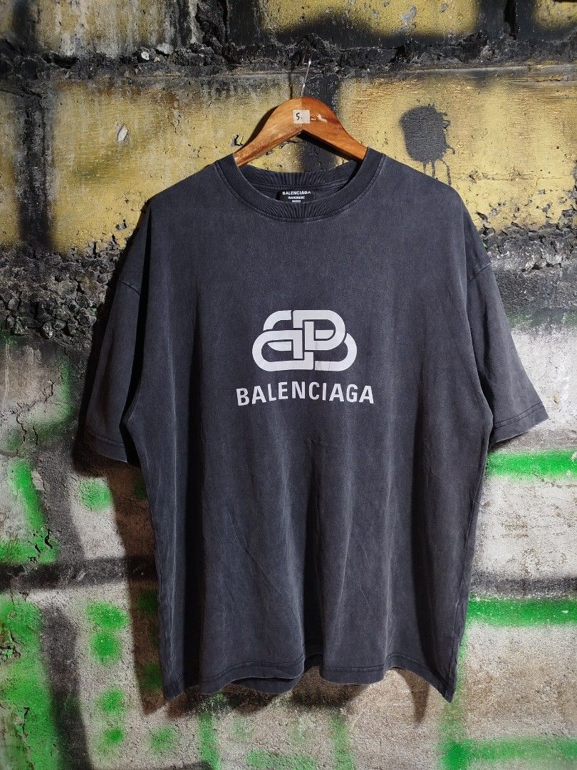 Balenciaga acid washed (Category: Tshirts & Polo Shirts ) located in Mandaluyong City. Submitted by ren2o_cru2 (Listing ID 1467774137, Image 1). Description: Balenciaga acid washed Paubos sale 28/24 l to xl.