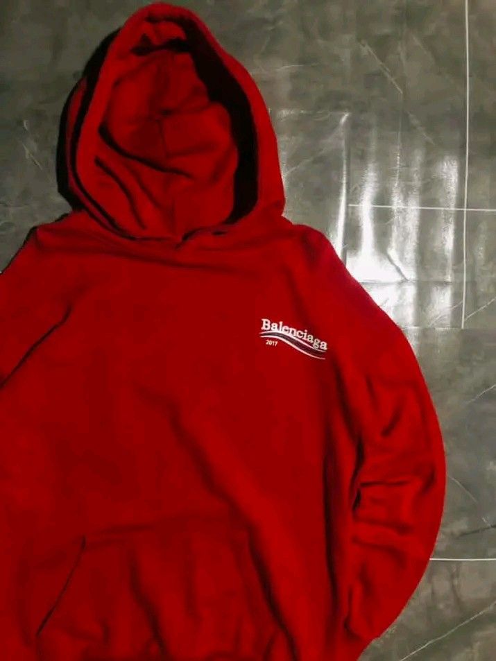 Balenciaga Hoodie (Category: Hoodies) located in Manila. Submitted by fierceshark.bc3140 (Listing ID 1467699042, Image 2). Description: 22x26.