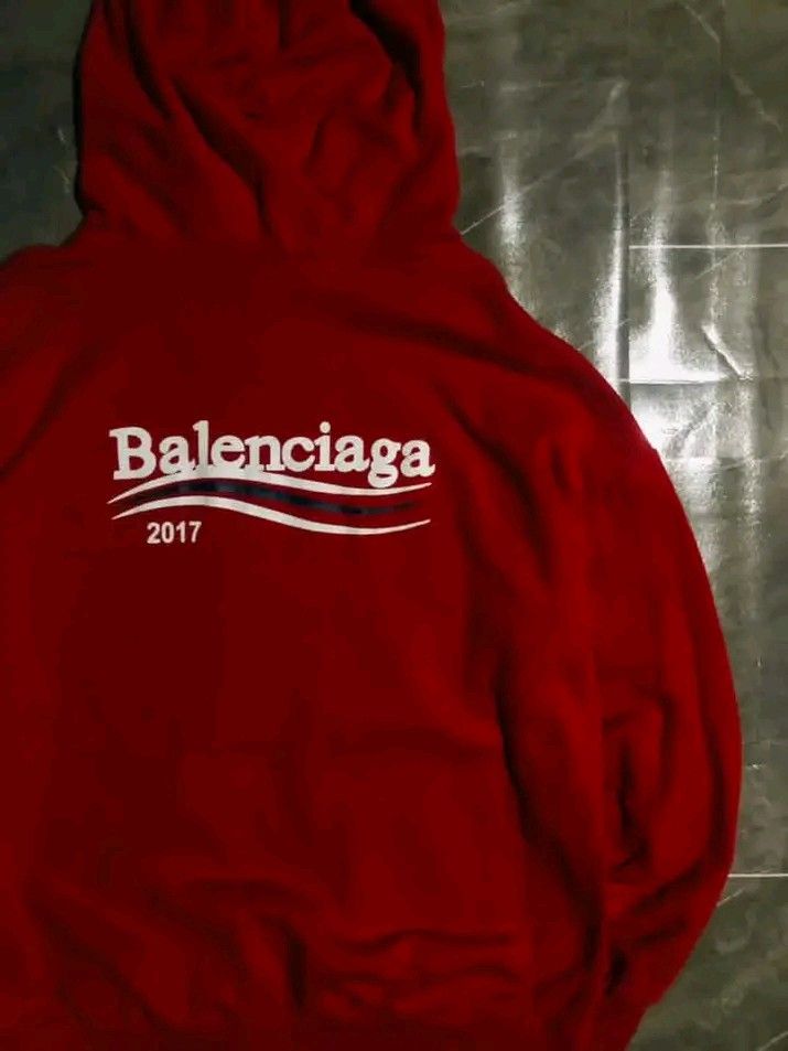 Balenciaga Hoodie (Category: Hoodies) located in Manila. Submitted by fierceshark.bc3140 (Listing ID 1467699042, Image 3). Description: 22x26.
