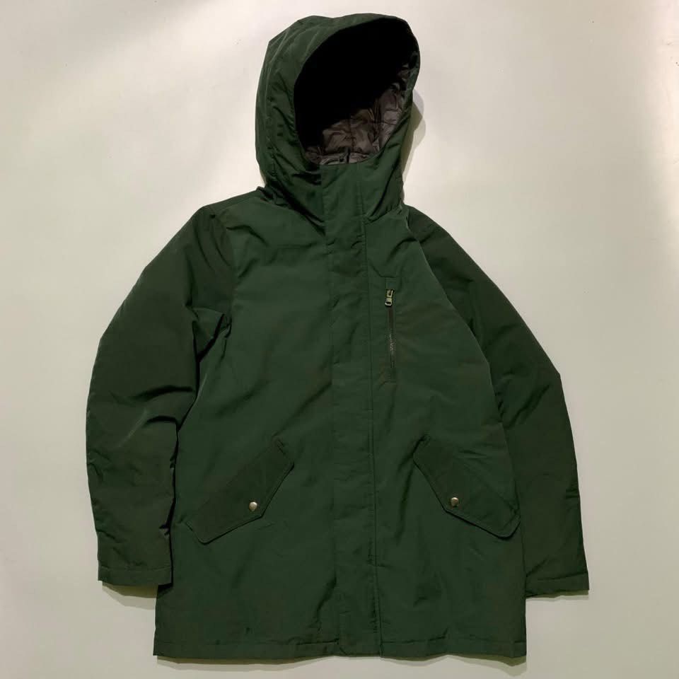 BALENO HOODED DOWN PARKA (Category: Coats, Jackets and Outerwear) located in Puerto Princesa. Submitted by kelvinfabr75674 (Listing ID 1467772703, Image 2). Description: Size M 21 width 29 length NO ISSUE EXCELLENT CONDITION Color rate 10📌.