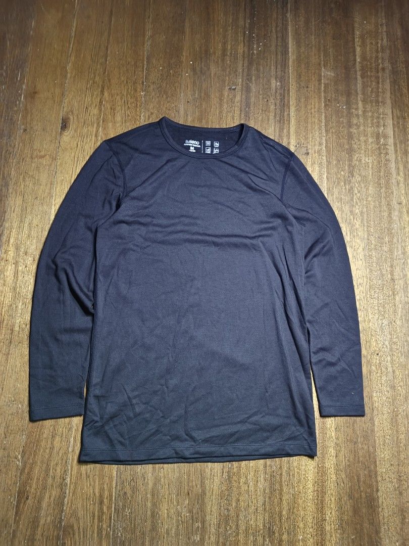 Baleno Superior Thermal medium mens (Category: Coats, Jackets and Outerwear) located in Mandaluyong City. Submitted by heatgear (Listing ID 1467731465, Image 1). Description: - Brand: Baleno - Item: Superior thermal long sleeve top - Color: Plain black - Size: M (170/92A) - Neckline: Crew neck - Features: Warm, comfortable, anti-static, and stretchable fabric - Condition: Clean interior tag with clear product details 480 + sf location mandaluyong