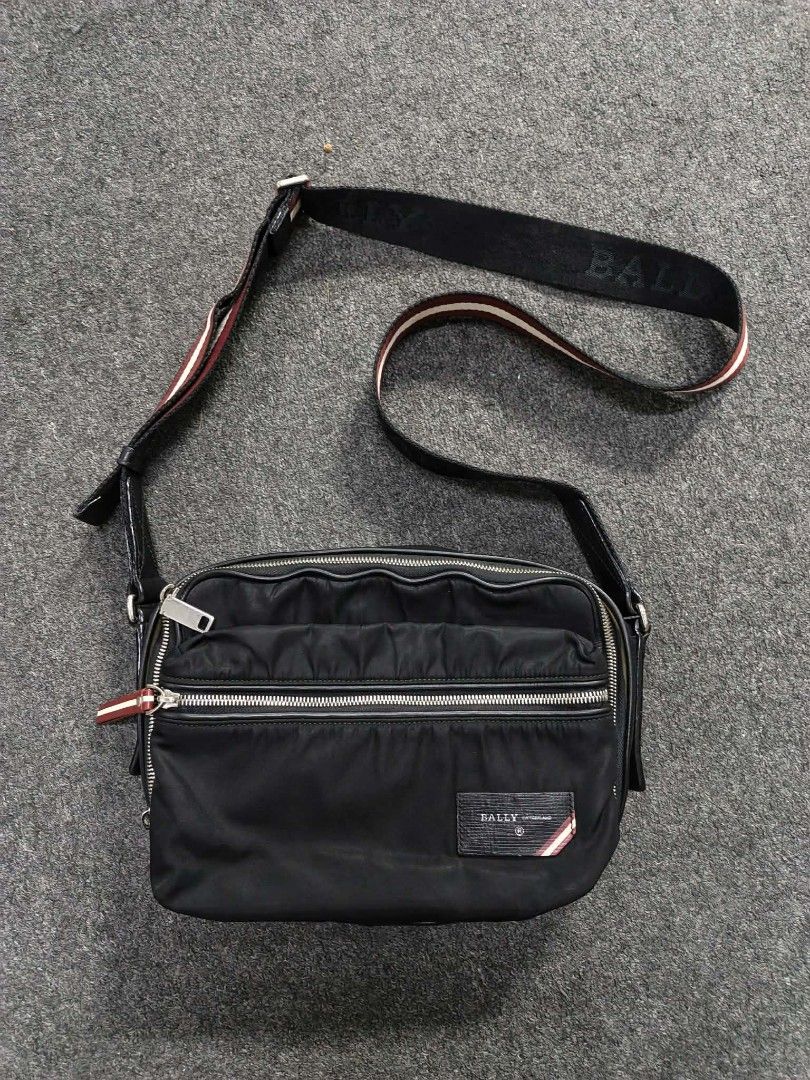 Bally (Category: Luxury Bags & Wallets) located in Bacolod City. Submitted by johnthrift (Listing ID 1467372107, Image 3). Description: Bally Crossbody Authentic in very good condition pa Napakaganda Dm me.