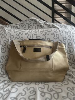(Category: ) located in . Submitted by prelovedbagsbygiv (Listing ID 1467647699, Image 1). Description: .