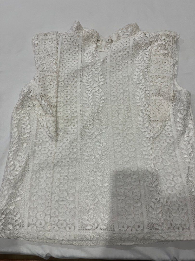Bangkok White Blouse (Category: Sleeveless) located in Manila. Submitted by ngnony (Listing ID 1467654175, Image 1). Description: .