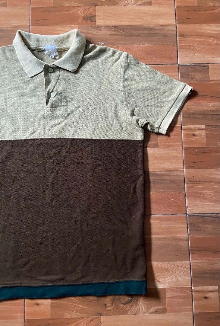 BAPE / KAWS POLO (Category: Tshirts & Polo Shirts ) located in Nabua. Submitted by supermix5119 (Listing ID 1467640903, Image 3). Description: Bape / Kaws Polo Small Length:26 Width:20 Very Good Condition Issue:Kunting Discoloration 1300+Sf.