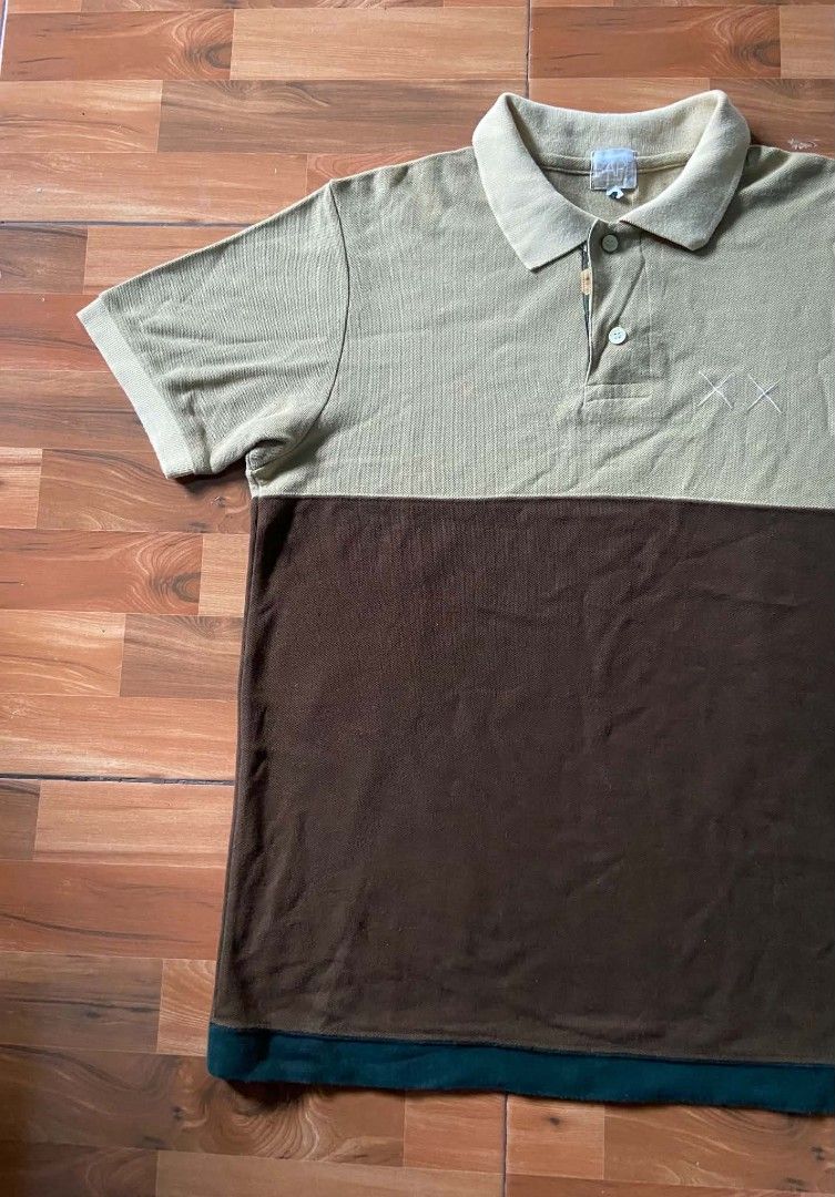 BAPE / KAWS POLO (Category: Tshirts & Polo Shirts ) located in Nabua. Submitted by supermix5119 (Listing ID 1467640903, Image 2). Description: Bape / Kaws Polo Small Length:26 Width:20 Very Good Condition Issue:Kunting Discoloration 1300+Sf.
