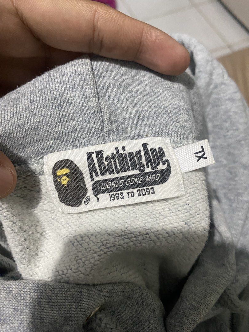 Bape One Point Hoodie (Category: Hoodies) located in Cebu City. Submitted by rustyyyyy. (Listing ID 1467657916, Image 2). Description: W 24 L 28 Excellent condition .