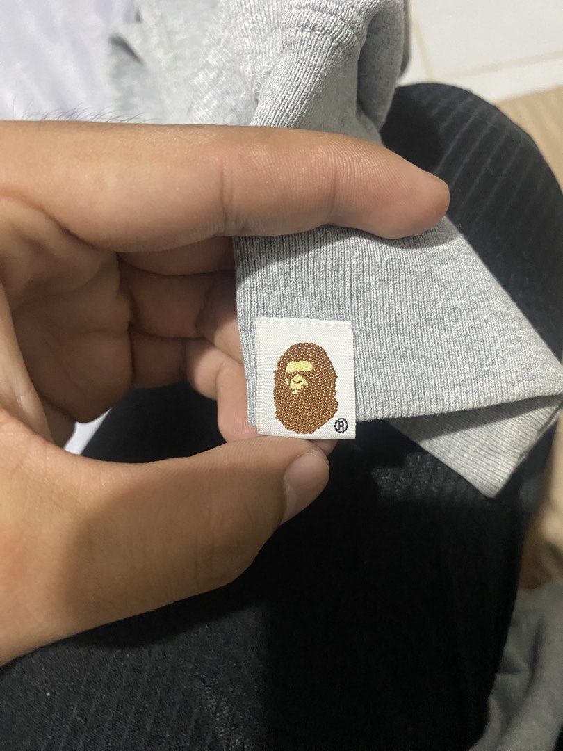 Bape One Point Hoodie (Category: Hoodies) located in Cebu City. Submitted by rustyyyyy. (Listing ID 1467657916, Image 3). Description: W 24 L 28 Excellent condition .