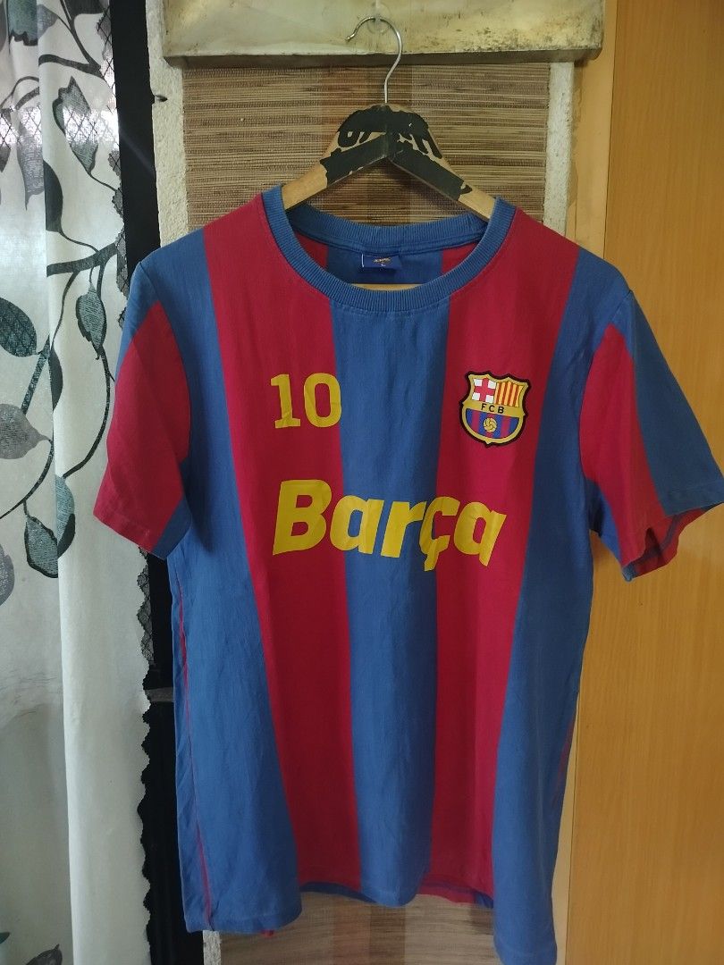Barcelona Barca Football Tee (Category: Formal Shirts) located in Ligao. Submitted by milo_finds303 (Listing ID 1467659214, Image 1). Description: Barcelona Football Tee •Dimes: 22X28 •Colorate: 9/10 •Good condition •Issue: Fade on neck minimal 650 shipped🚚📦 JNT COURIER AND CAN SHIP NATIONWIDE🌐📦.