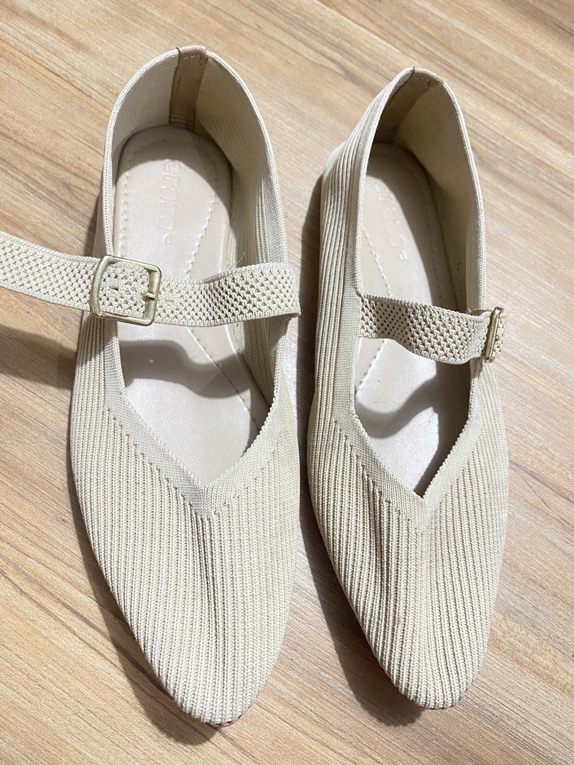 ✨Beige Knitted Pointed Toe Mary Jane Flats size 9 (Category: Flats & Sandals) located in Bulacan. Submitted by Spothings (Listing ID 1467755335, Image 1). Description: - Color: Beige size 9 - Style: Mary Jane flats with a pointed toe - Material: Soft ribbed knit upper - Details: Adjustable strap with a gold-tone buckle - Soles: Bright pink rubber soles with visible wear from walking outdoors - Fit: Comfortable slip-on design, perfect for daily we