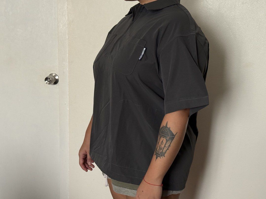 Bellken Idea Gorpcore Quarter Zip Polo (Category: Tshirts & Polo Shirts ) located in Quezon City. Submitted by thecurvycorner (Listing ID 1467647170, Image 2). Description: - Brand: Bellken Idea - Has an adjustable drawstring hem - Model’s measurements: 24in, shoulder to shoulder.