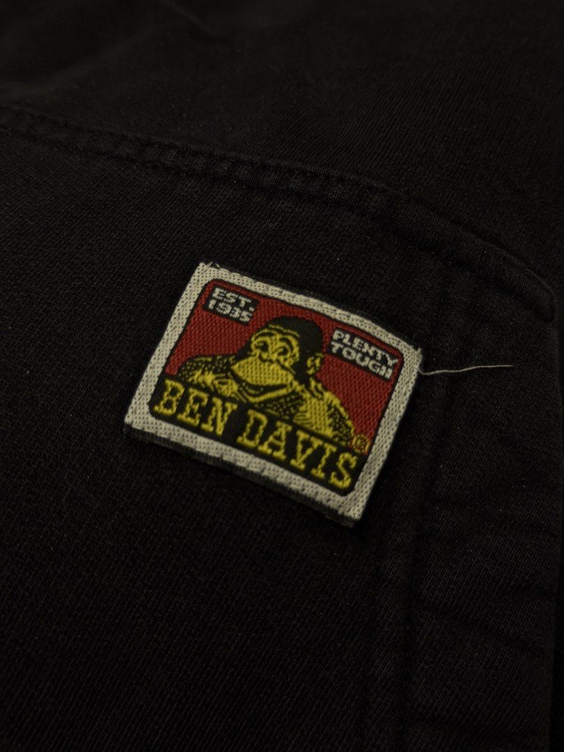 Ben Davis Black Hoodie Size Medium (Category: Hoodies) located in Gapan. Submitted by rasthriftshop (Listing ID 1467804133, Image 3). Description: BEN DAVIS Size on tag: M Dimes: 22 x 29 ₱700 + sf Condition: Excellent Color rate: 9/10 Issue: Dye.