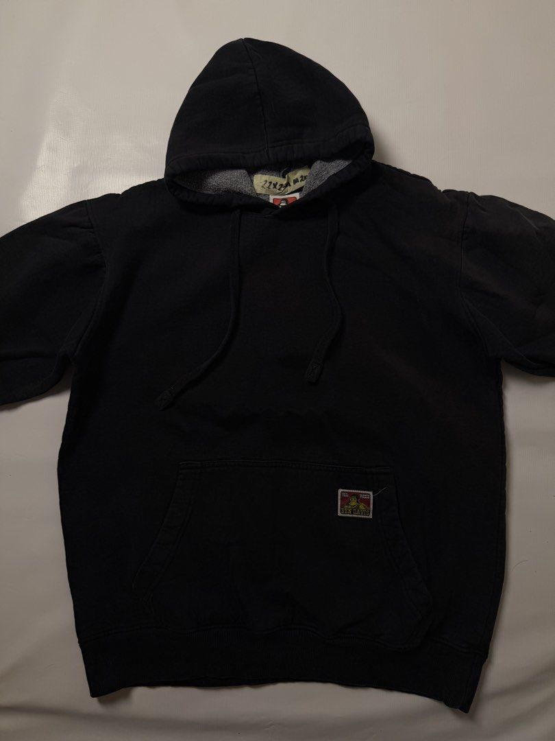 Ben Davis Black Hoodie Size Medium (Category: Hoodies) located in Gapan. Submitted by rasthriftshop (Listing ID 1467804133, Image 1). Description: BEN DAVIS Size on tag: M Dimes: 22 x 29 ₱700 + sf Condition: Excellent Color rate: 9/10 Issue: Dye.