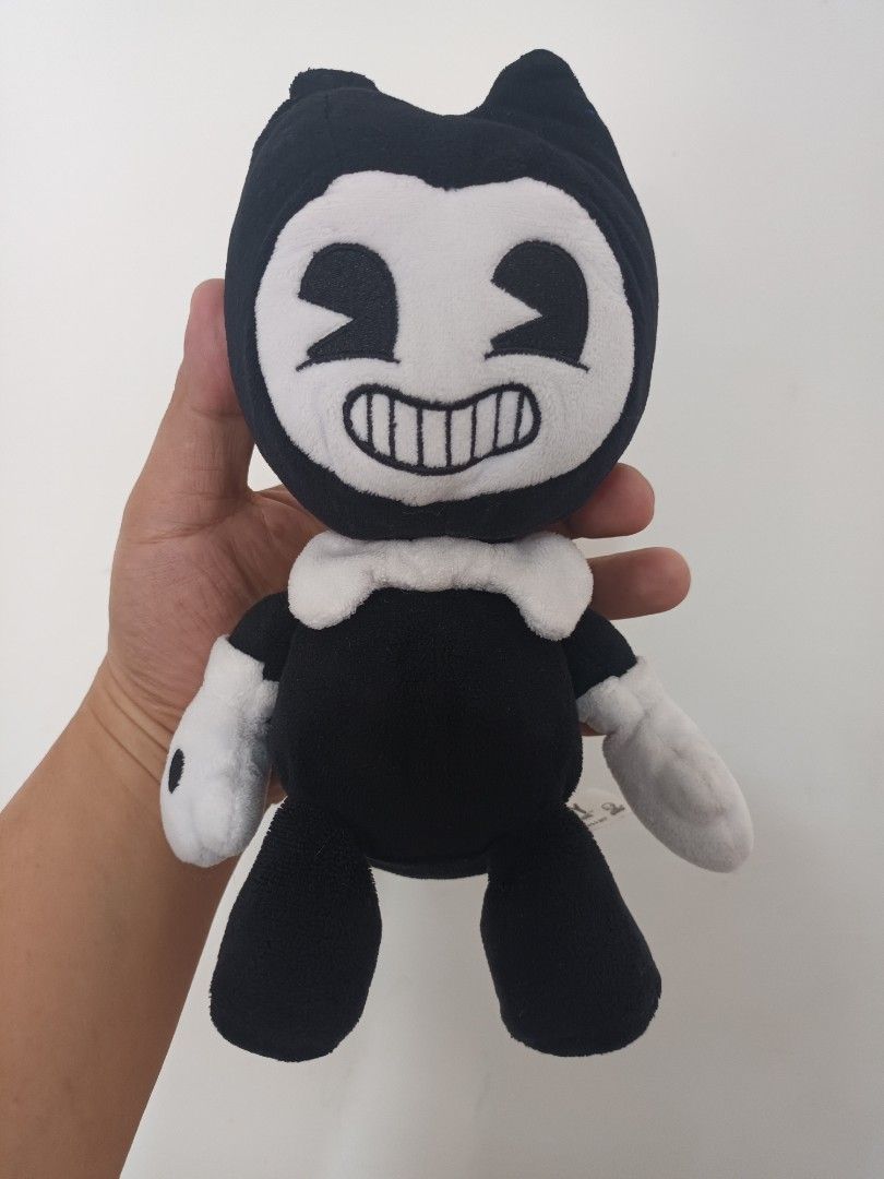 Bendy and the Ink Machine Bendy Plush (Category: Plushies & Soft Toys) located in Jaen. Submitted by safecloud_c5fdf1 (Listing ID 1467653986, Image 1). Description: - Official Bendy and the Ink Machine merchandise from 2017 (TheMeatly Games) - Classic black and white character design featuring signature horns and wide grin - Made with soft fabric, clean and well-maintained condition - Comes with original tag attached - Standard small collectible 