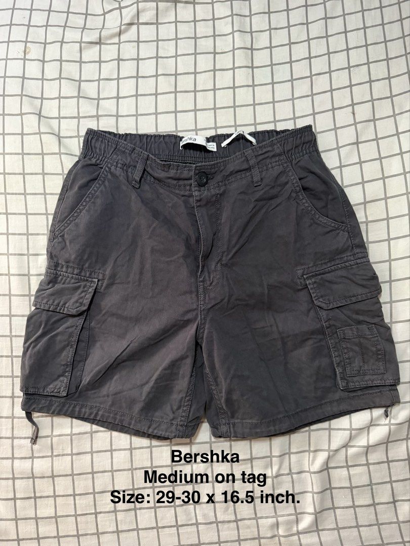 Bershka cargo shorts (Category: Shorts) located in Manila. Submitted by pinkyswearshop2.0 (Listing ID 1467682377, Image 1). Description: .