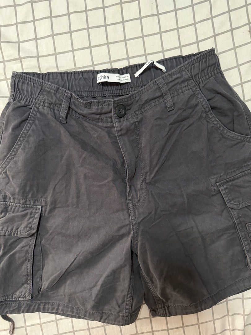 Bershka cargo shorts (Category: Shorts) located in Manila. Submitted by pinkyswearshop2.0 (Listing ID 1467682377, Image 2). Description: .