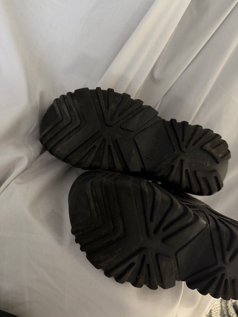 Bershka Kuromi Platform Sneakers Size 35 (Category: Sneakers) located in Manila. Submitted by 4nnamolly (Listing ID 1467772432, Image 3). Description: Price is negotiable! .