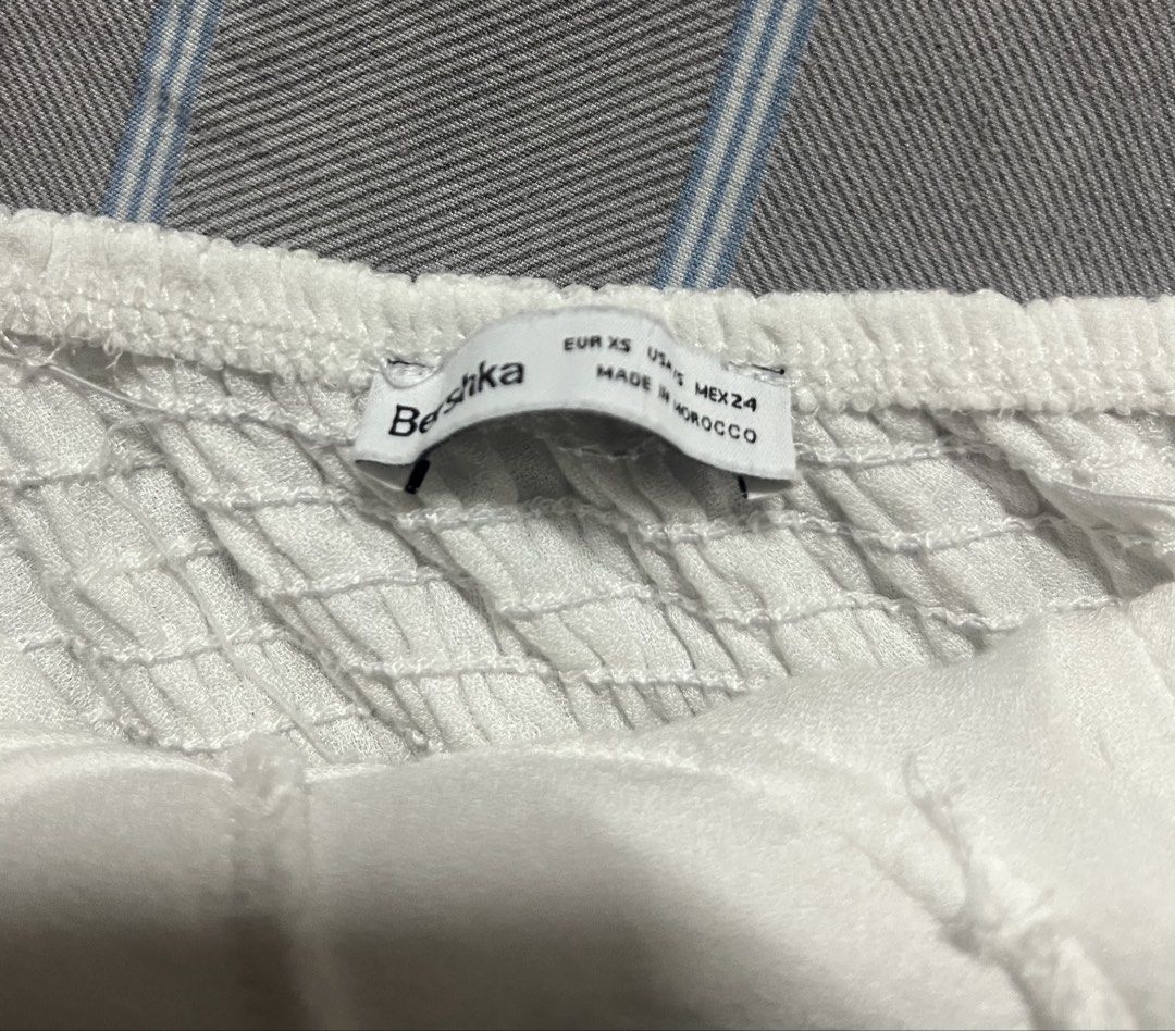 BERSHKA white fitted ruffle mini dress (Category: Dresses) located in Manila. Submitted by jcdrpsta (Listing ID 1467773142, Image 3). Description: XS (stays true to its size) well used! (check photos for flaws) - not that visible (flaws) but i suggest to re-stitch a little the chest part :) cute dress for parties or dinners:) mop: gcash/bpi loc: taft, manila / taytay, rizal .