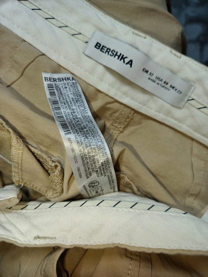 BERSHKA WOMEN PANTS 26 (Category: Other Bottoms) located in Quezon City. Submitted by ahyazheabea (Listing ID 1467720320, Image 3). Description: .