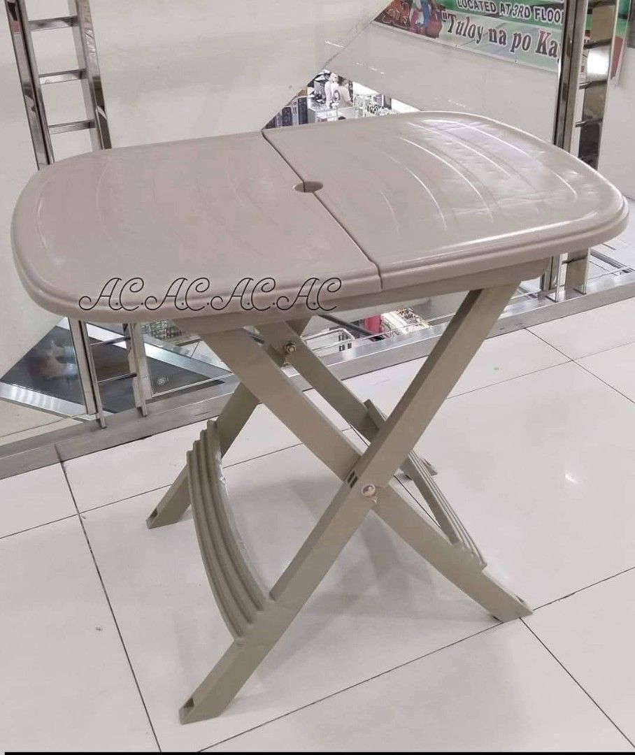 BIG FOLDING TABLE (Category: Tables & Sets) located in Manila. Submitted by lyfrancois14 (Listing ID 1467735467, Image 2). Description: .