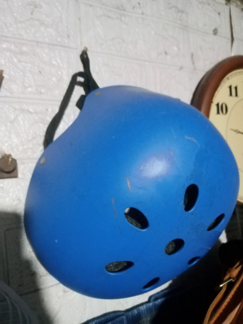 Bike helmet (Category: Bicycles) located in Caloocan City. Submitted by 4kidsstore (Listing ID 1467749143, Image 1). Description: .