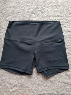 (Category: ) located in . Submitted by petiteprettyboutiquev2 (Listing ID 1467603027, Image 1). Description: .